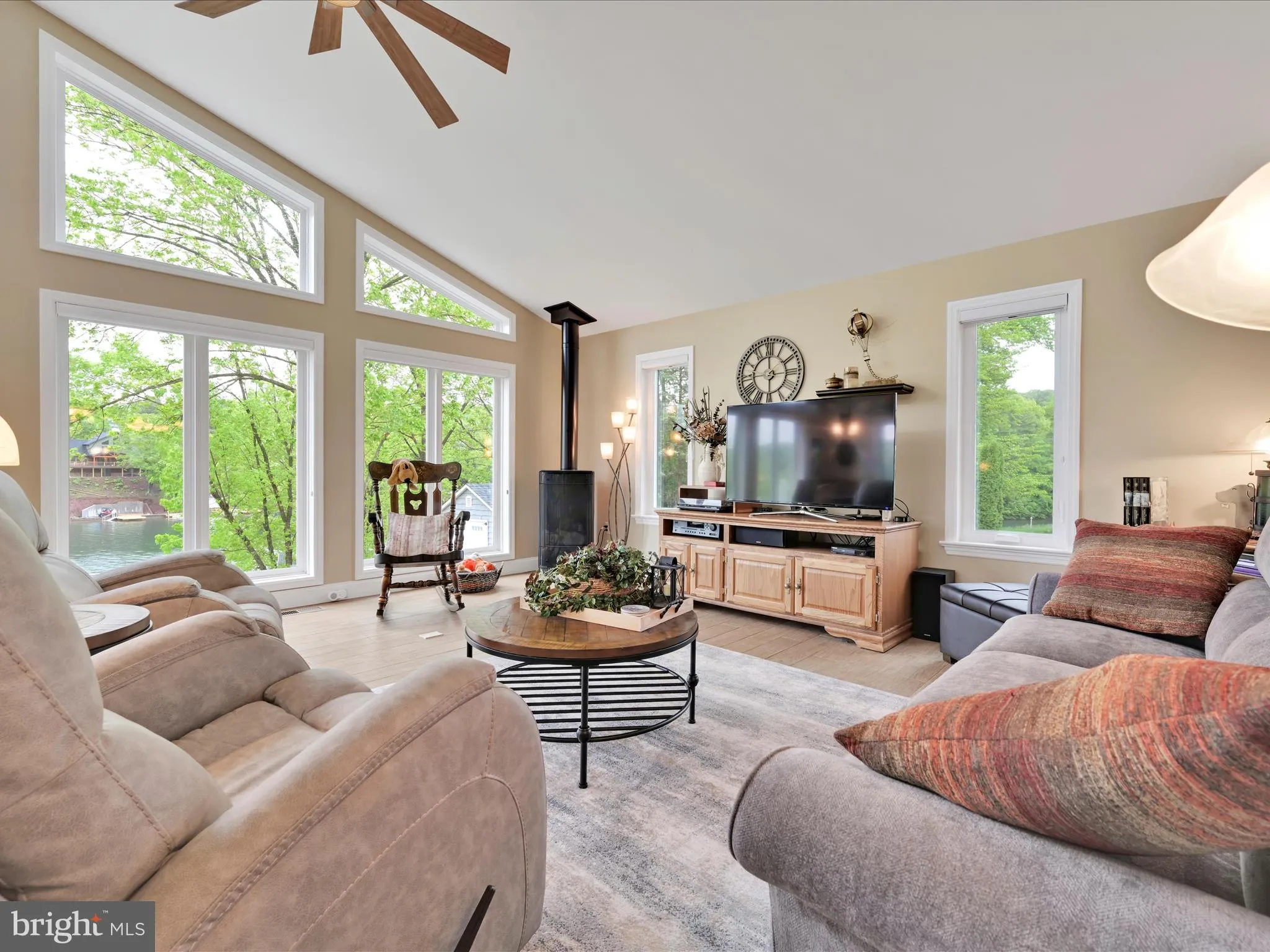 Auburn, Pennsylvania 17922, United States, 3 Bedrooms Bedrooms, ,3 BathroomsBathrooms,Residential,Pending,131015