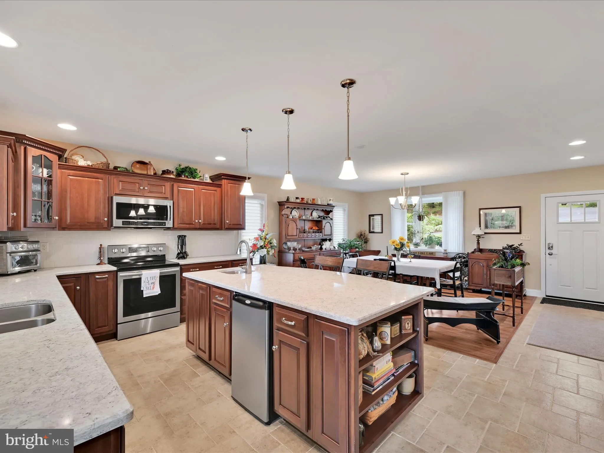 Auburn, Pennsylvania 17922, United States, 3 Bedrooms Bedrooms, ,3 BathroomsBathrooms,Residential,Pending,131015