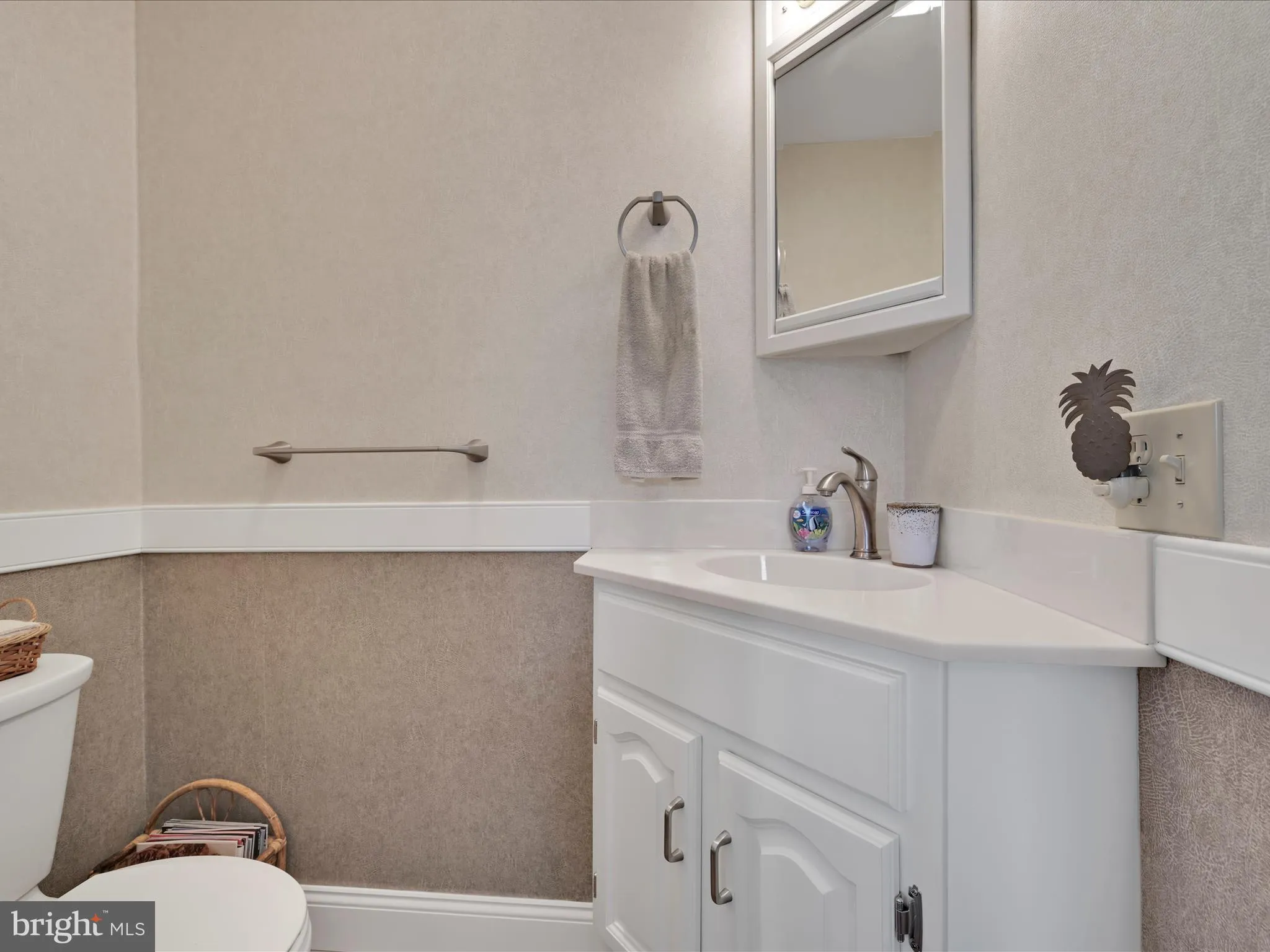 Auburn, Pennsylvania 17922, United States, 3 Bedrooms Bedrooms, ,3 BathroomsBathrooms,Residential,Pending,131015