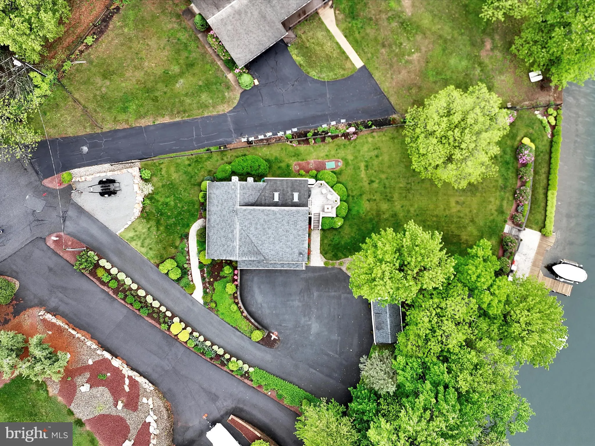 Auburn, Pennsylvania 17922, United States, 3 Bedrooms Bedrooms, ,3 BathroomsBathrooms,Residential,Pending,131015