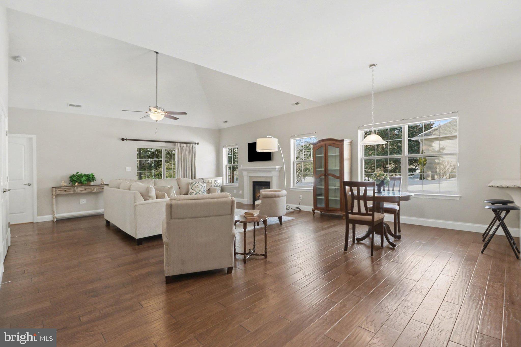 4305 STONELEIGH COURT