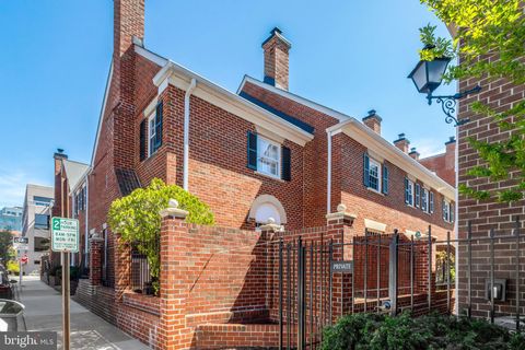 Photo of 402 Second Street, ALEXANDRIA, VA 22314 (MLS # VAAX2059086)