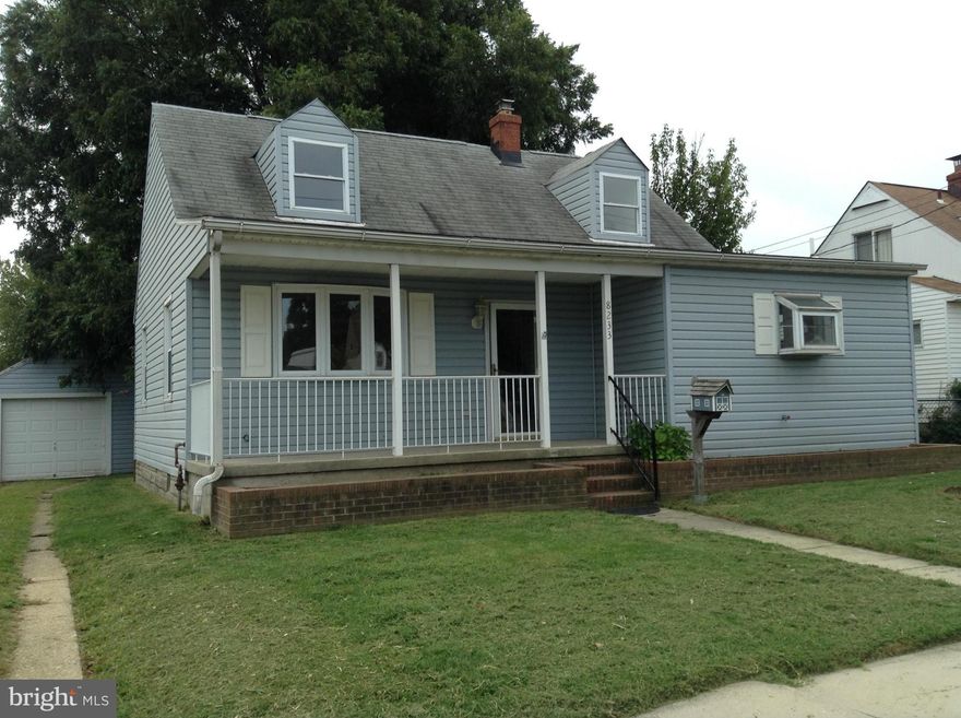 Adorable & affordable direct waterfront access to Bear Creek in beautiful Water's Edge, just minutes from all main highways. 2 large main lvl BRs + 1  upper lvl loft w/ separate BA. Main lvl FBA w/ claw foot tub! Fantastic eat in kitchen w/ wainscoting, large living room & low maintenance flooring throughout. Enormous double lot equipped with one car garage, fencing & private pier. Warranty too!