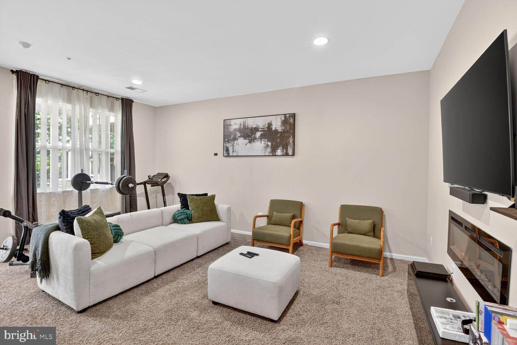 7808 FIVE OAKS COURT