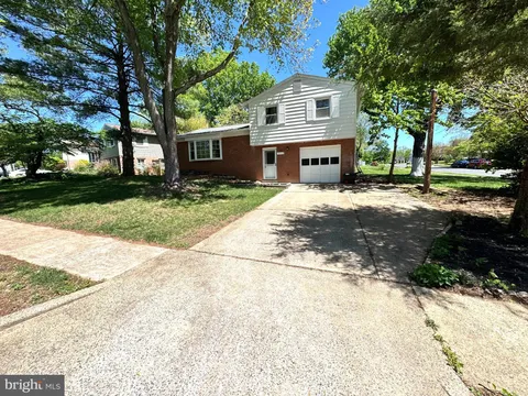 13519 Carmel Lane, Chantilly, VA MLS: VAFX2234012