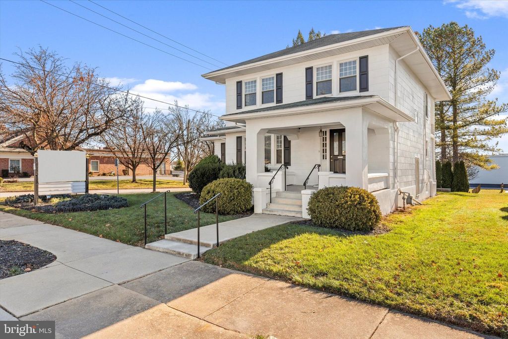 Photo of 2200 W Market Street, YORK, PA 17404 (MLS # PAYK2071740)