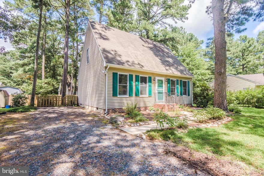 Recently updated cape-cod on high lot with fresh paint, new refrigerator and dishwasher, laminate flooring and a large fenced back yard, perfect for entertaining. The kitchen boasts a custom tile backsplash and eat-in area with a sliding glass door that opens to the large rear deck. This home is located on a quiet cul-de-sac.