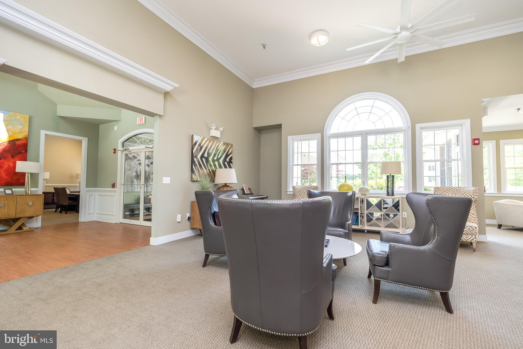 MERIDIAN VALLEY SQ - Residential