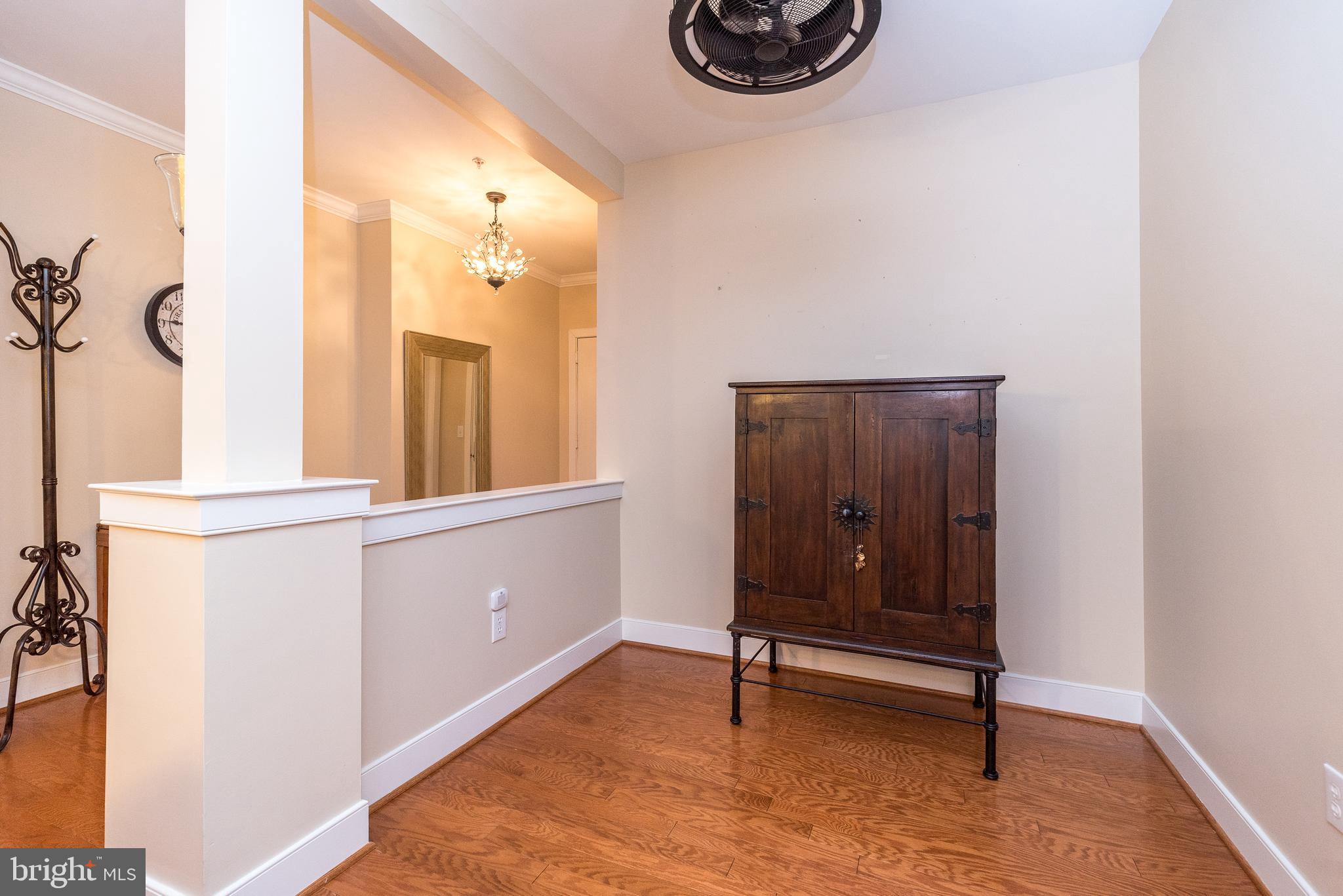 MERIDIAN VALLEY SQ - Residential