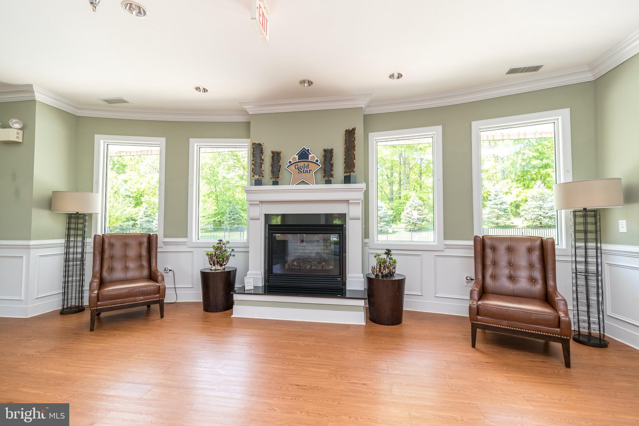 MERIDIAN VALLEY SQ - Residential