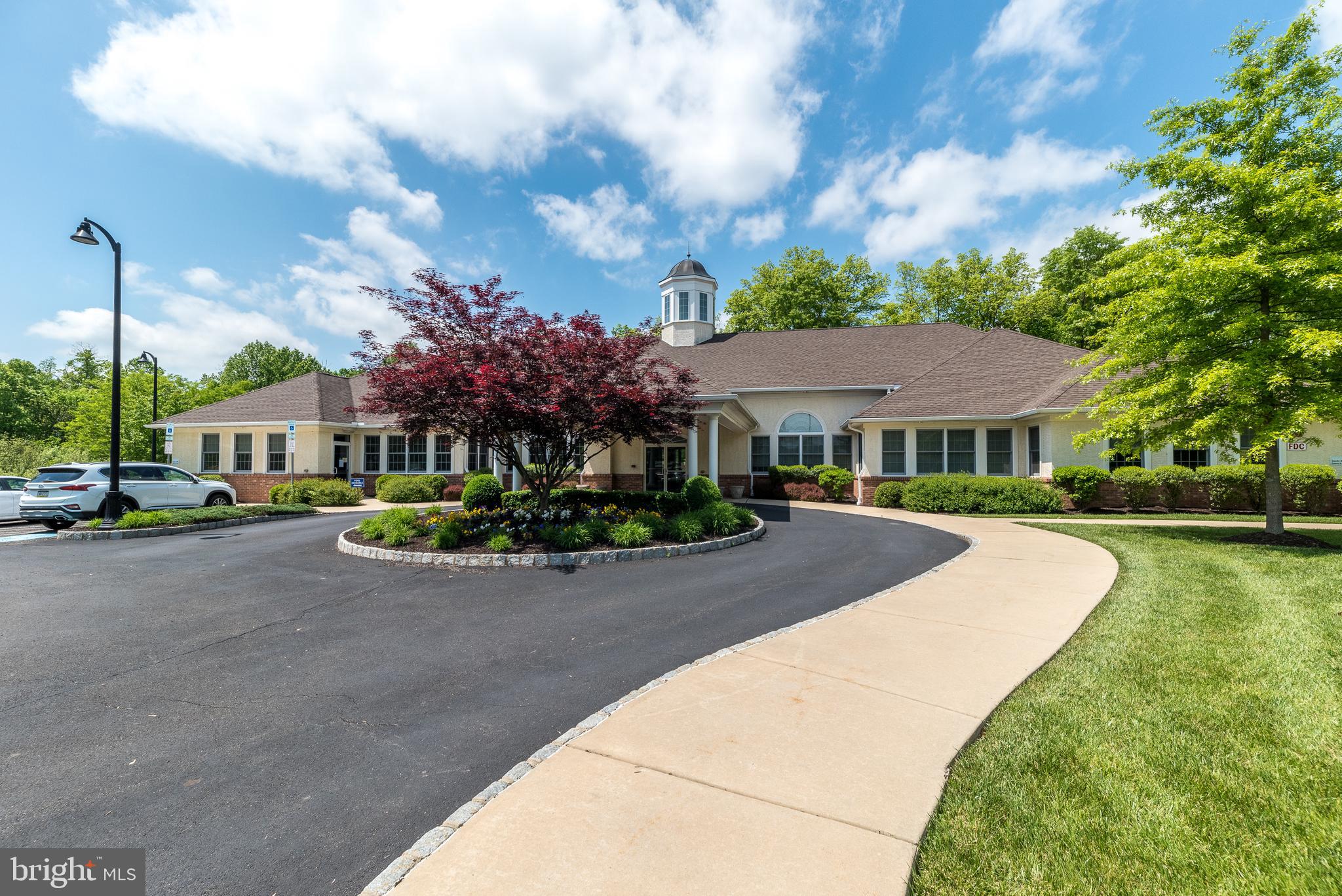 MERIDIAN VALLEY SQ - Residential