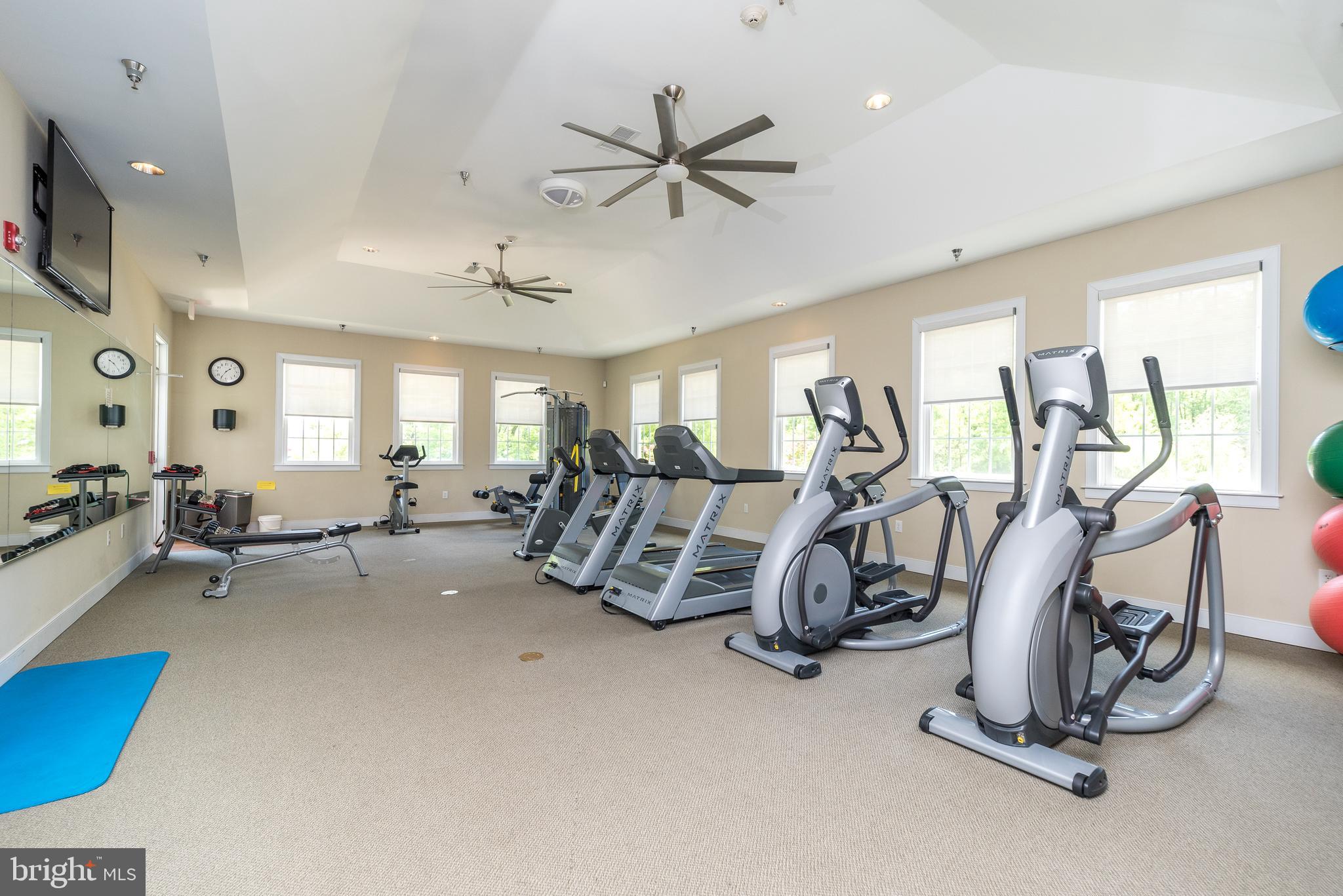 MERIDIAN VALLEY SQ - Residential