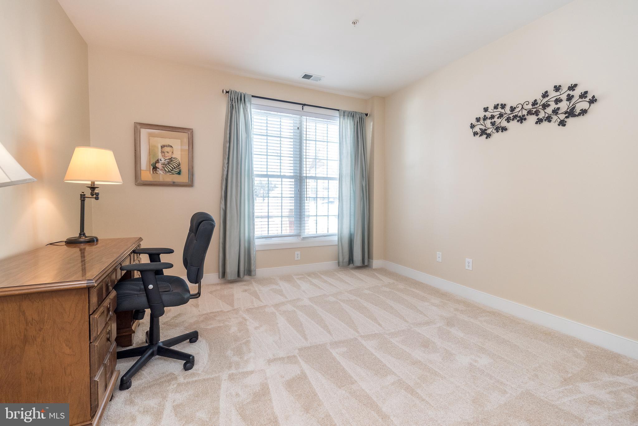 MERIDIAN VALLEY SQ - Residential