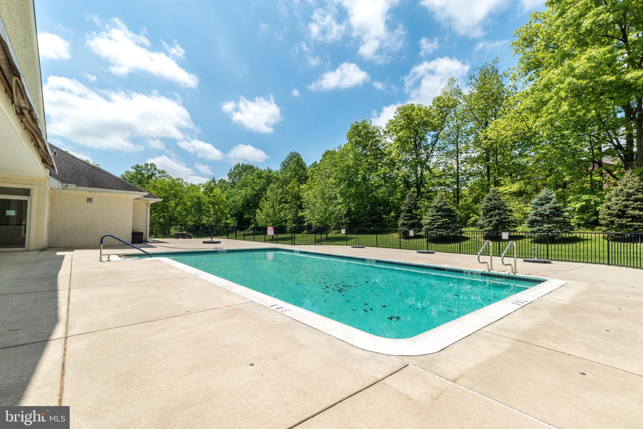 MERIDIAN VALLEY SQ - Residential