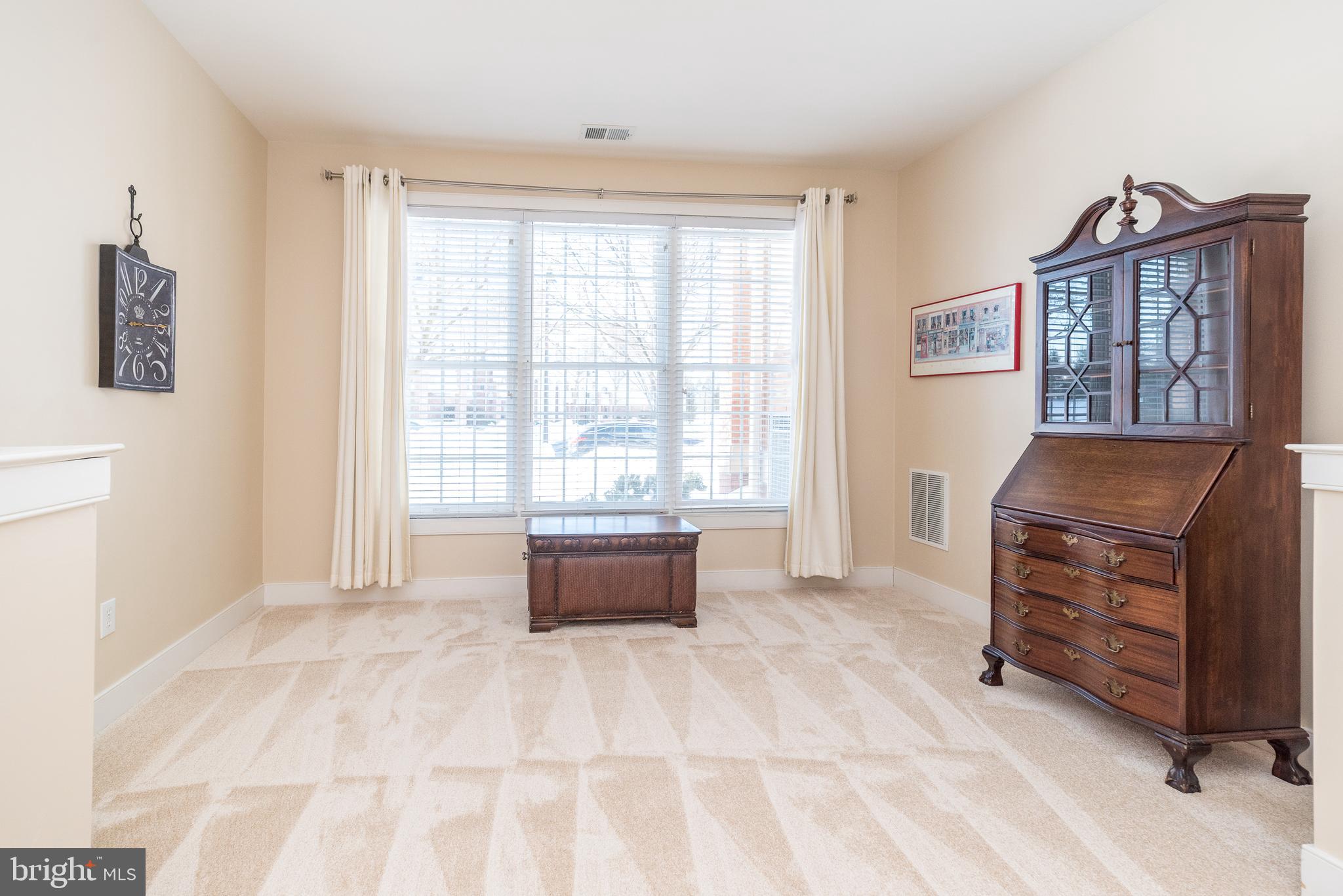 MERIDIAN VALLEY SQ - Residential