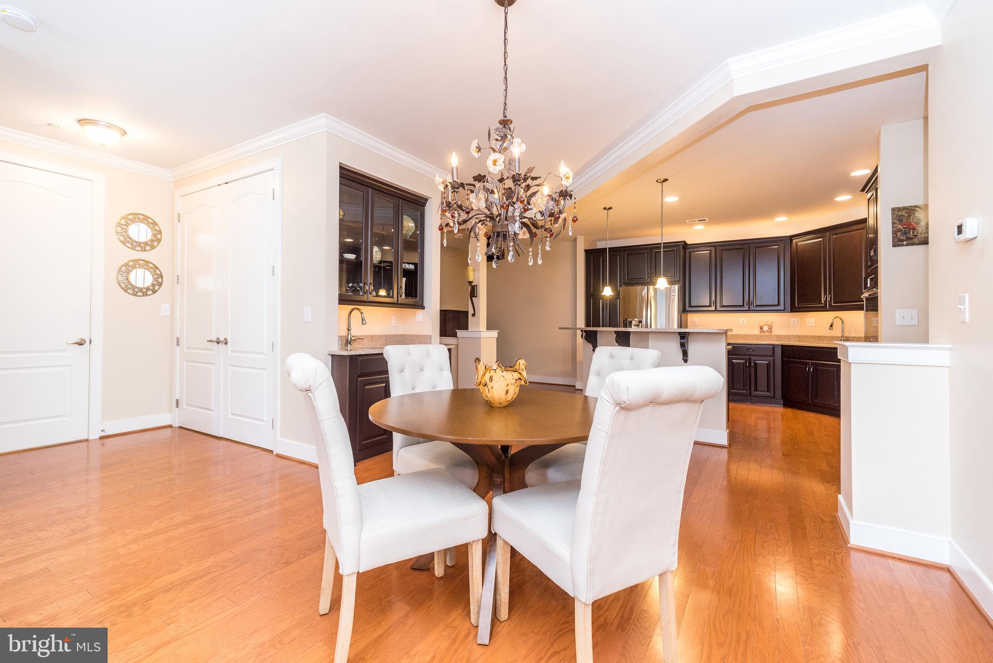 MERIDIAN VALLEY SQ - Residential