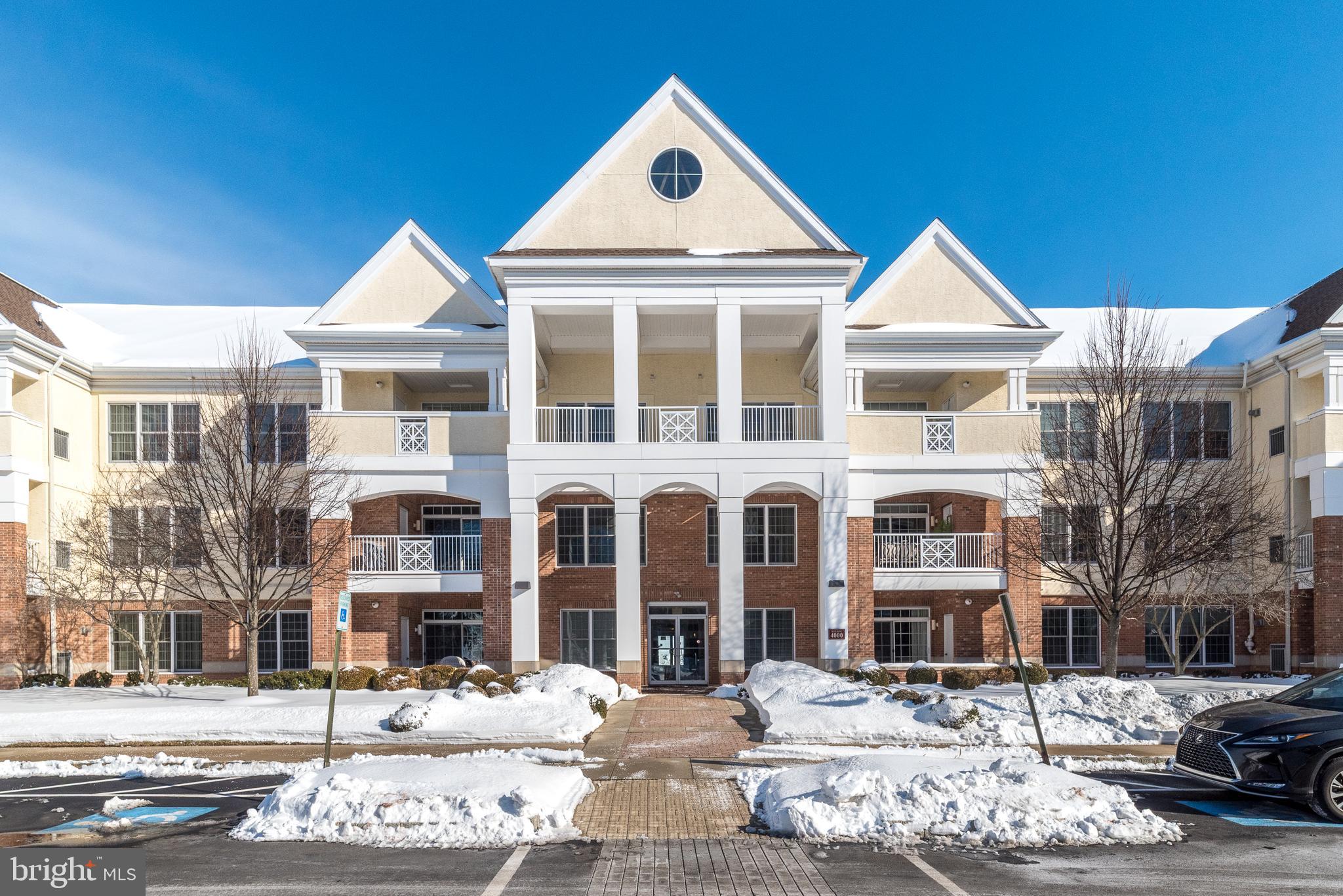 MERIDIAN VALLEY SQ - Residential