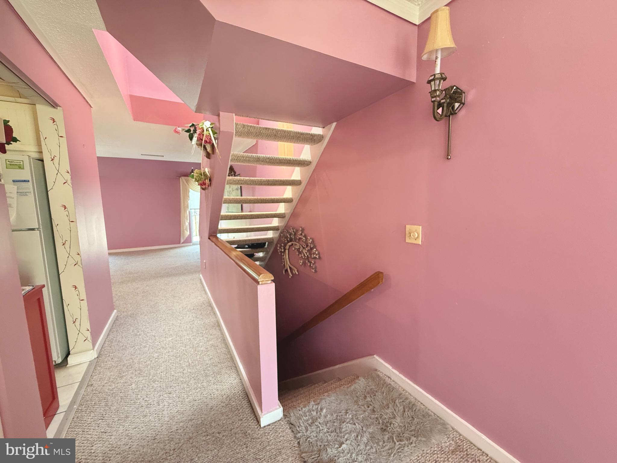 2223 DEERFERN CRESCENT