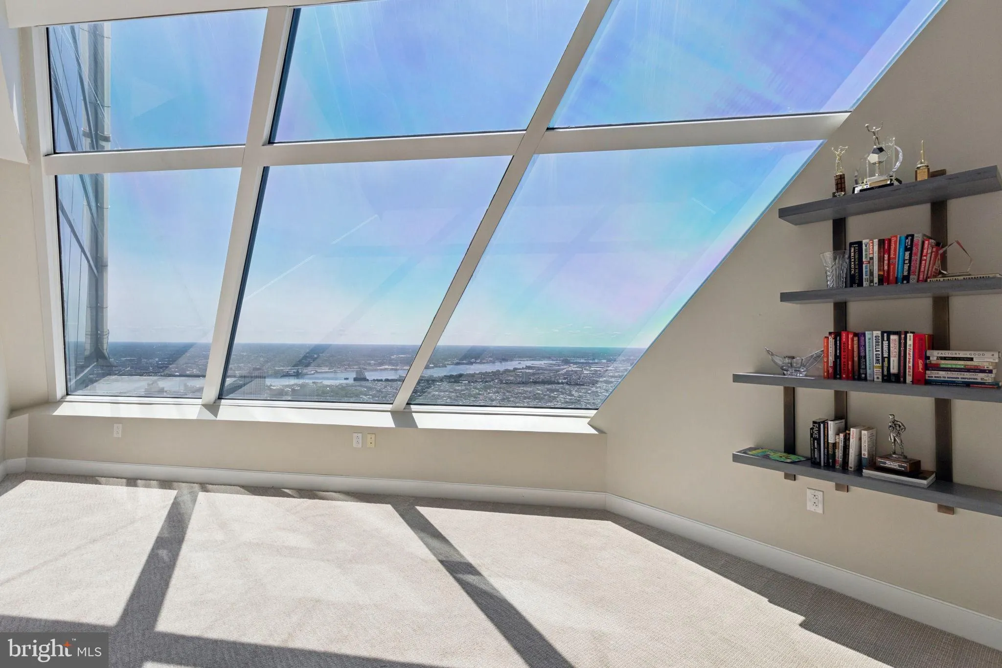 Philadelphia, Pennsylvania 19102, United States, 3 Bedrooms Bedrooms, ,4 BathroomsBathrooms,Residential,Active,206418