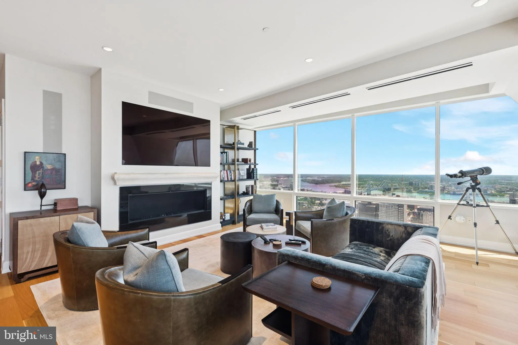 Philadelphia, Pennsylvania 19102, United States, 3 Bedrooms Bedrooms, ,4 BathroomsBathrooms,Residential,Active,206418