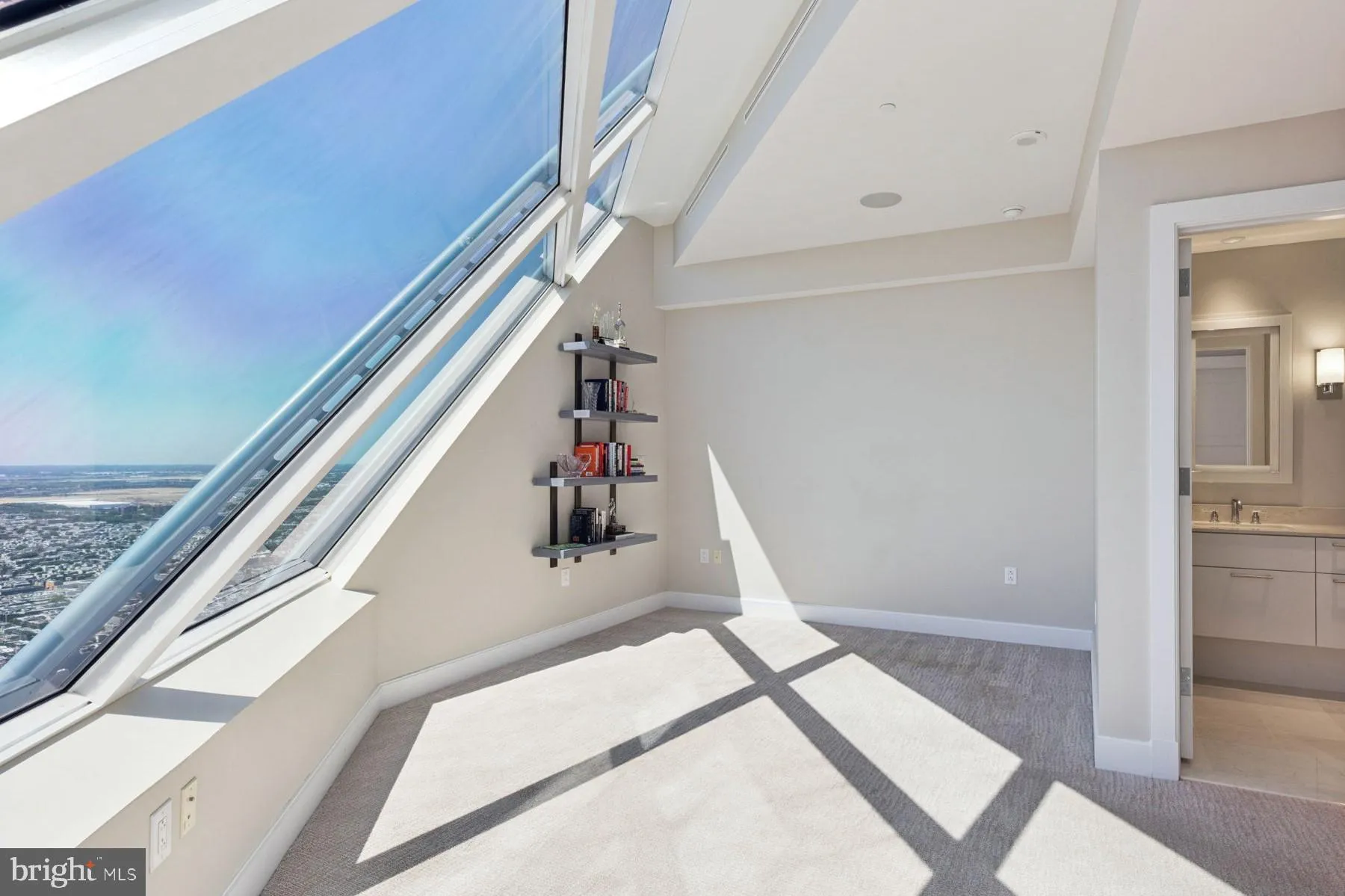 Philadelphia, Pennsylvania 19102, United States, 3 Bedrooms Bedrooms, ,4 BathroomsBathrooms,Residential,Active,206418