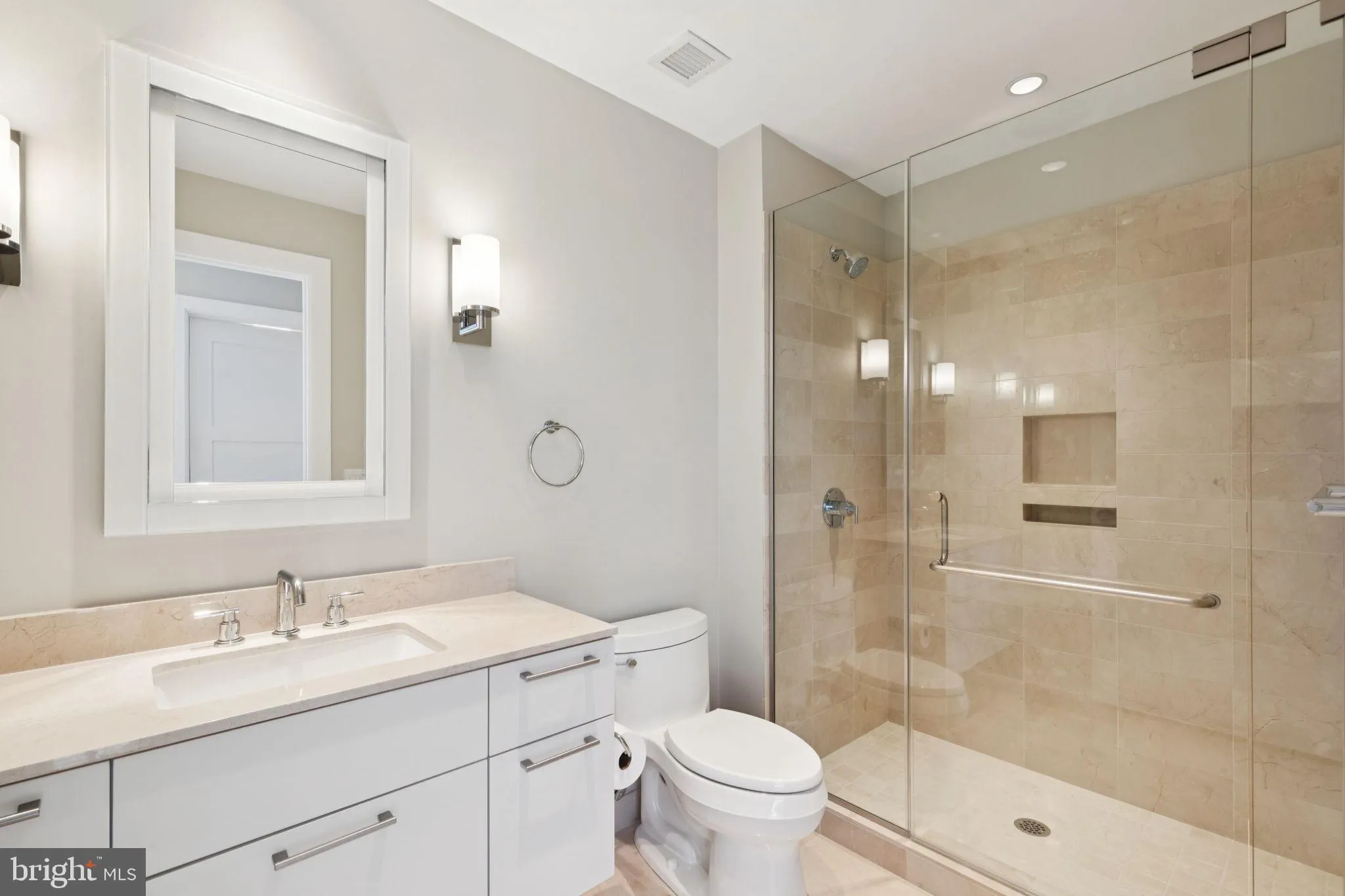 Philadelphia, Pennsylvania 19102, United States, 3 Bedrooms Bedrooms, ,4 BathroomsBathrooms,Residential,Active,206418