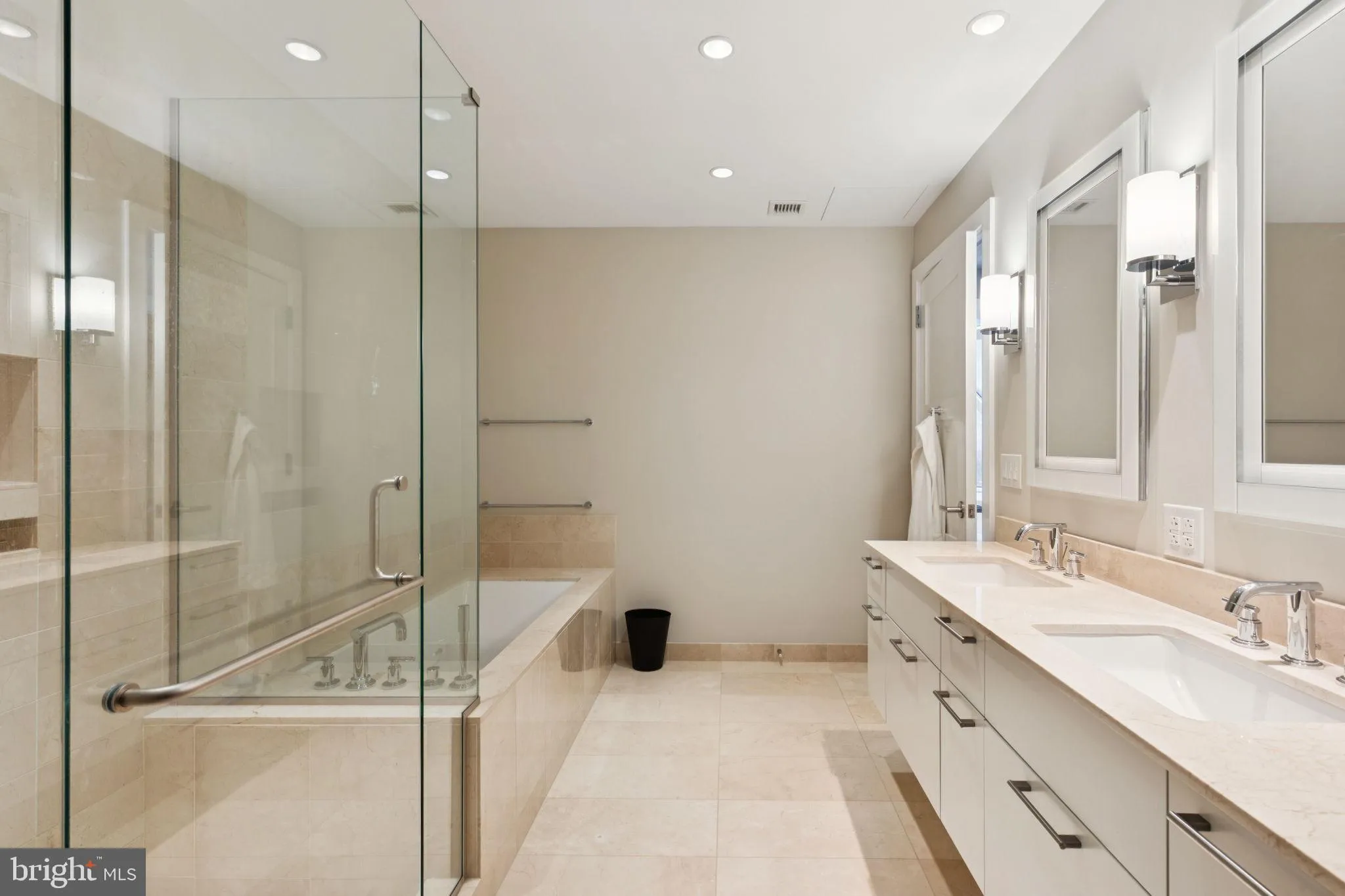 Philadelphia, Pennsylvania 19102, United States, 3 Bedrooms Bedrooms, ,4 BathroomsBathrooms,Residential,Active,206418