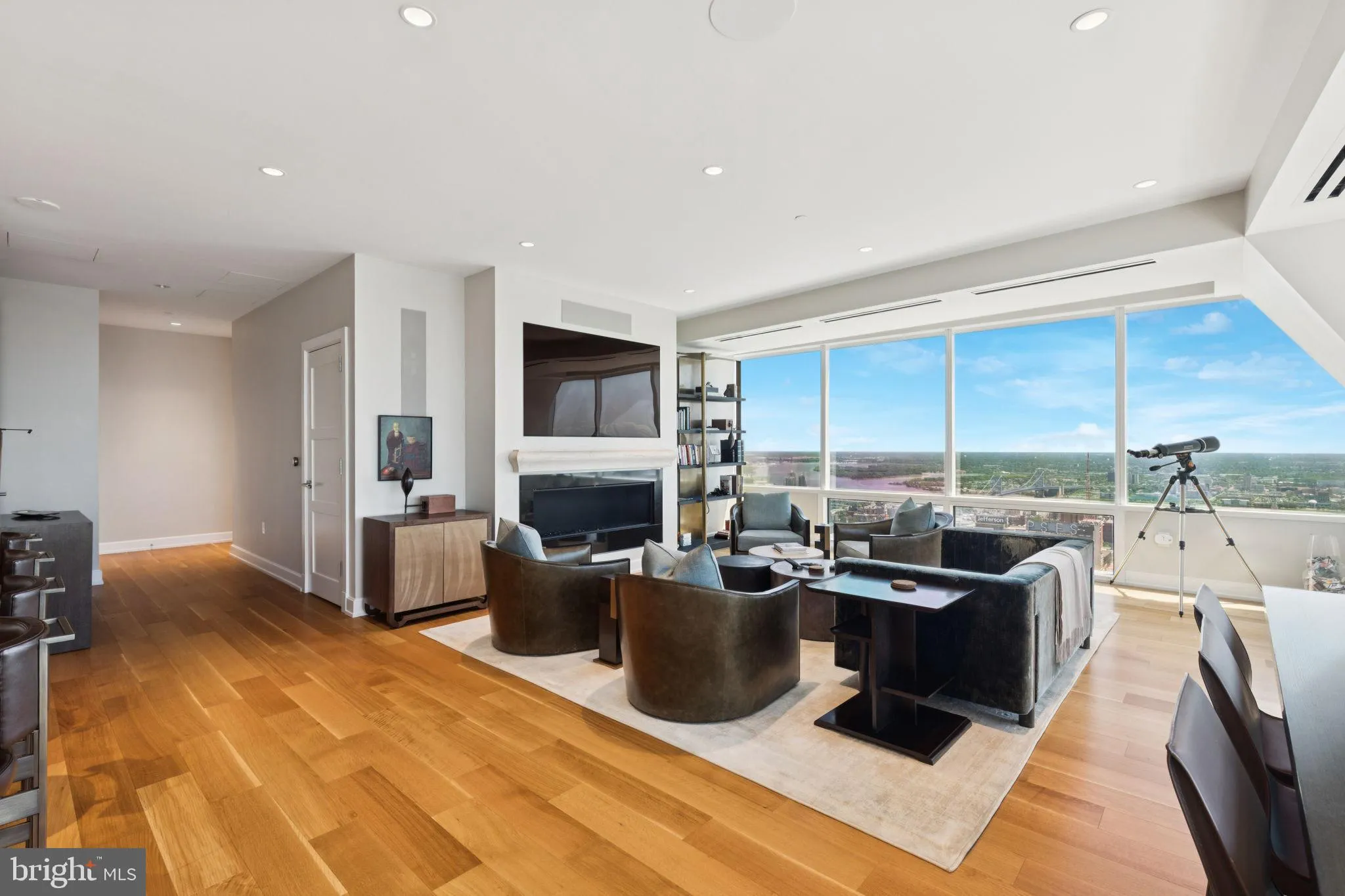 Philadelphia, Pennsylvania 19102, United States, 3 Bedrooms Bedrooms, ,4 BathroomsBathrooms,Residential,Active,206418