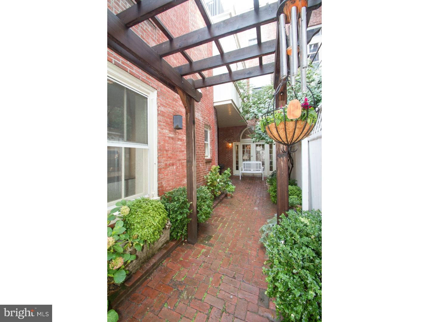 SOCIETY HILL - Residential