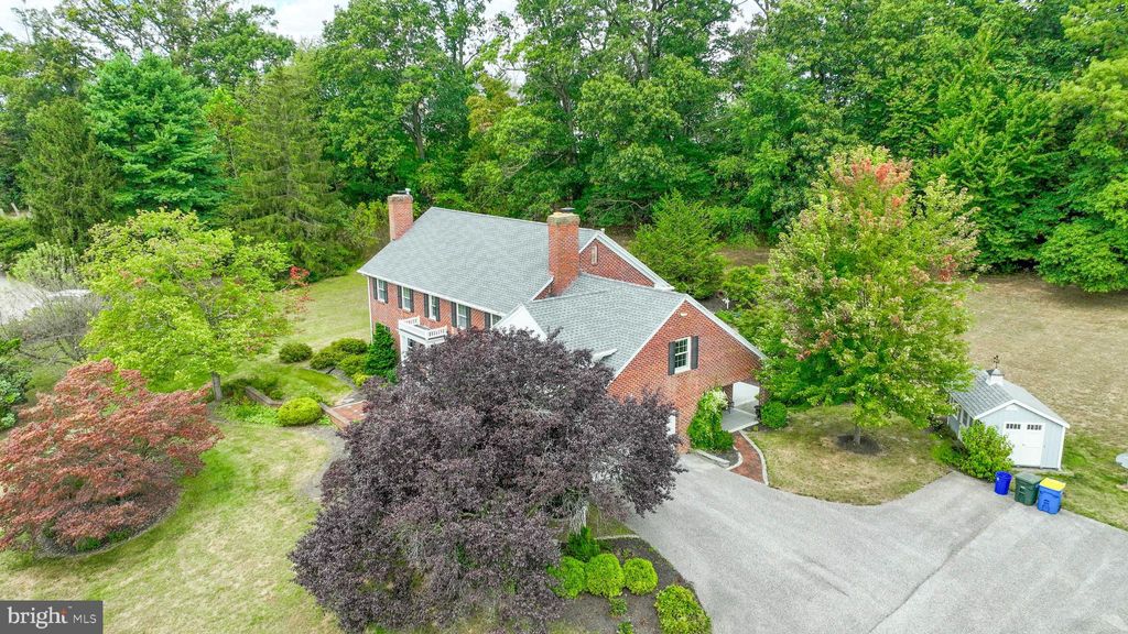 Photo of 189 Tuscarora Drive, YORK, PA 17403 (MLS # PAYK2090742)
