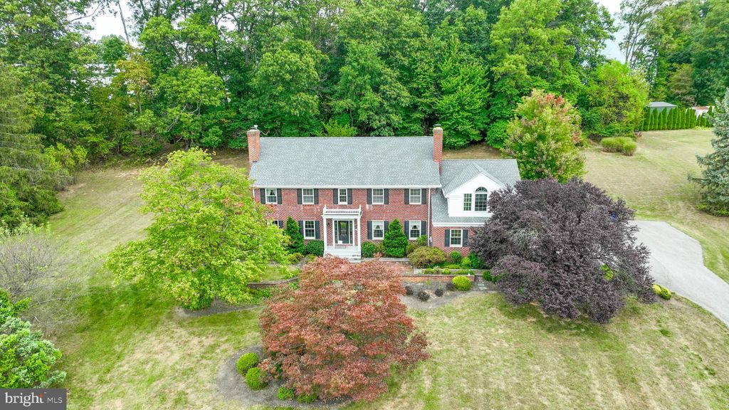 Photo of 189 Tuscarora Drive, YORK, PA 17403 (MLS # PAYK2090742)