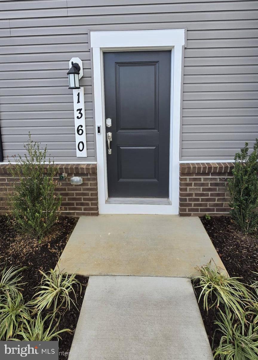 RED CLOVER MEADOWS - Residential Lease