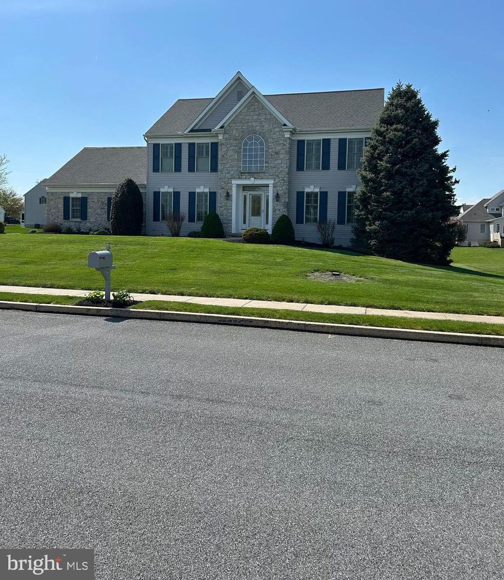 Photo of 527 Peace Avenue, MOUNT JOY, PA 17552 (MLS # PALA2086356)