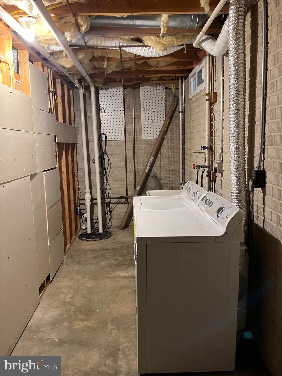 WINDY KNOLL - Residential