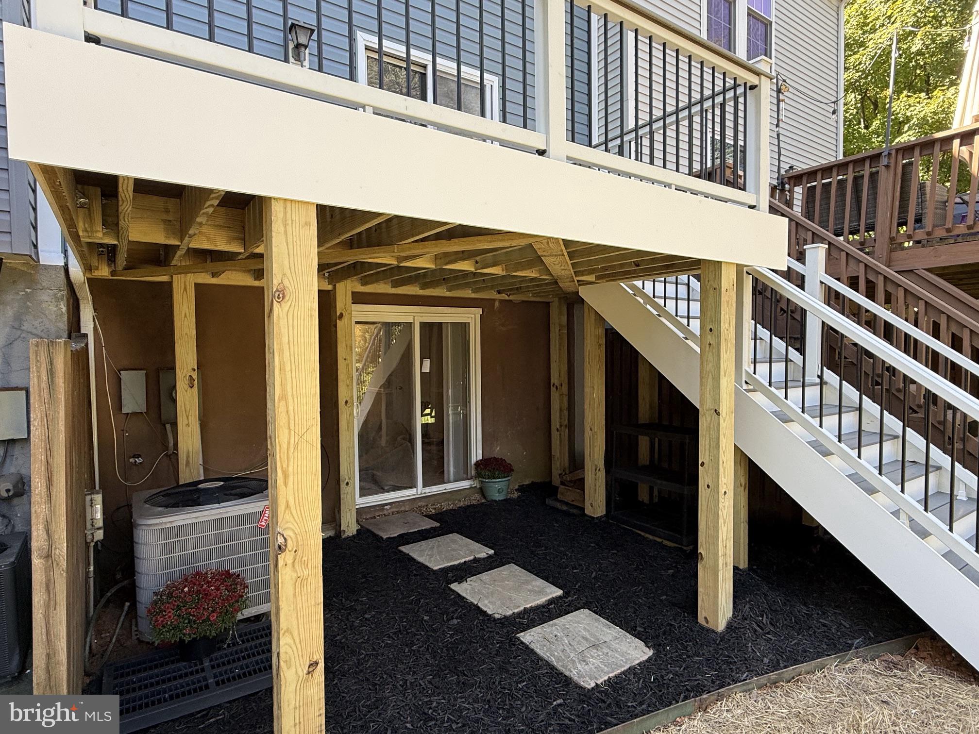7 LIBERTY HEIGHTS COURT