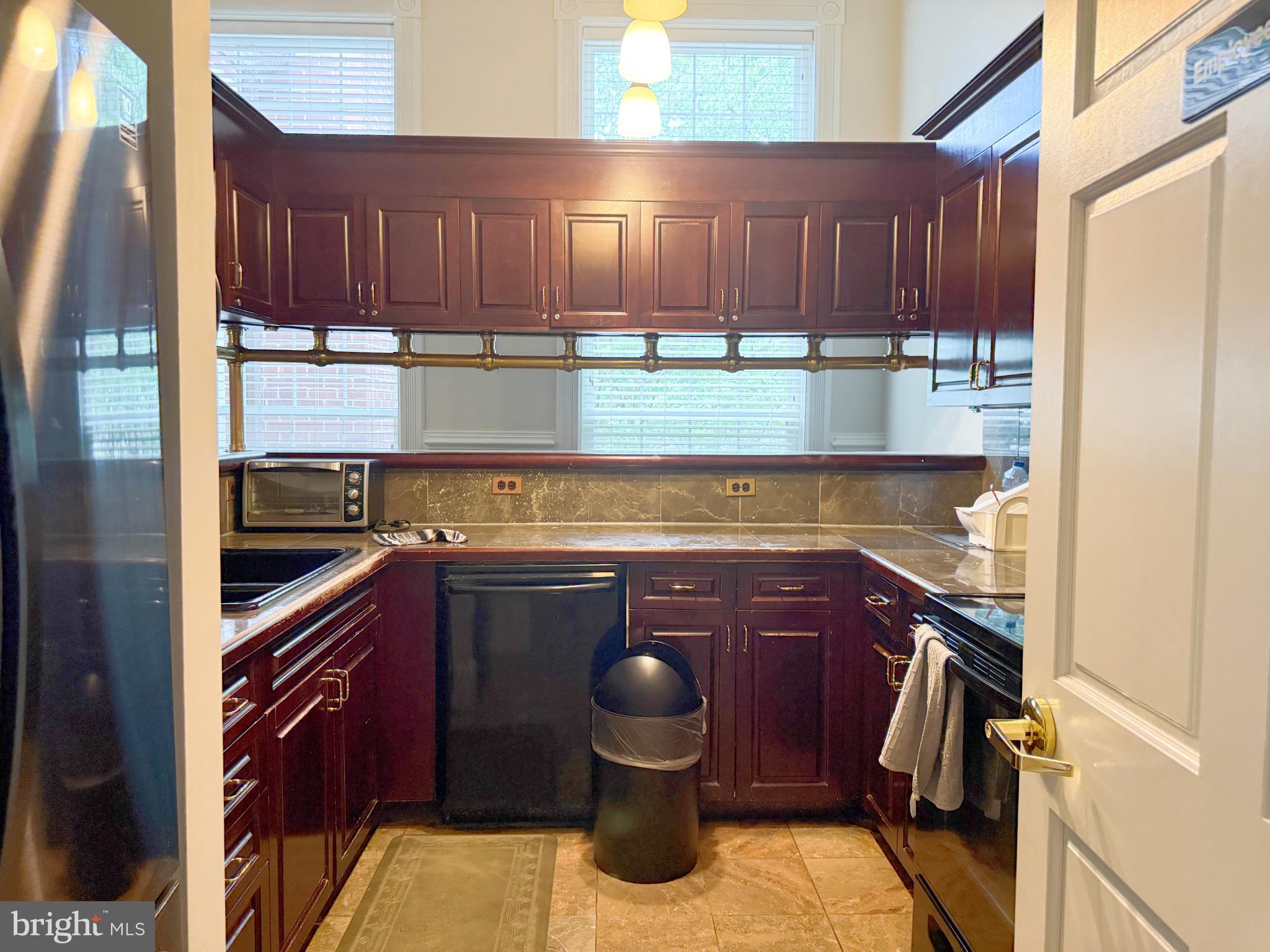 GATES OF MCLEAN - Residential