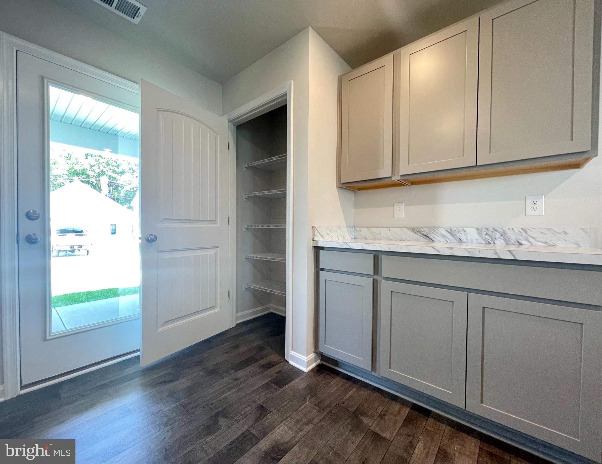 THE GRANARY AT DRAPER FARM - Residential