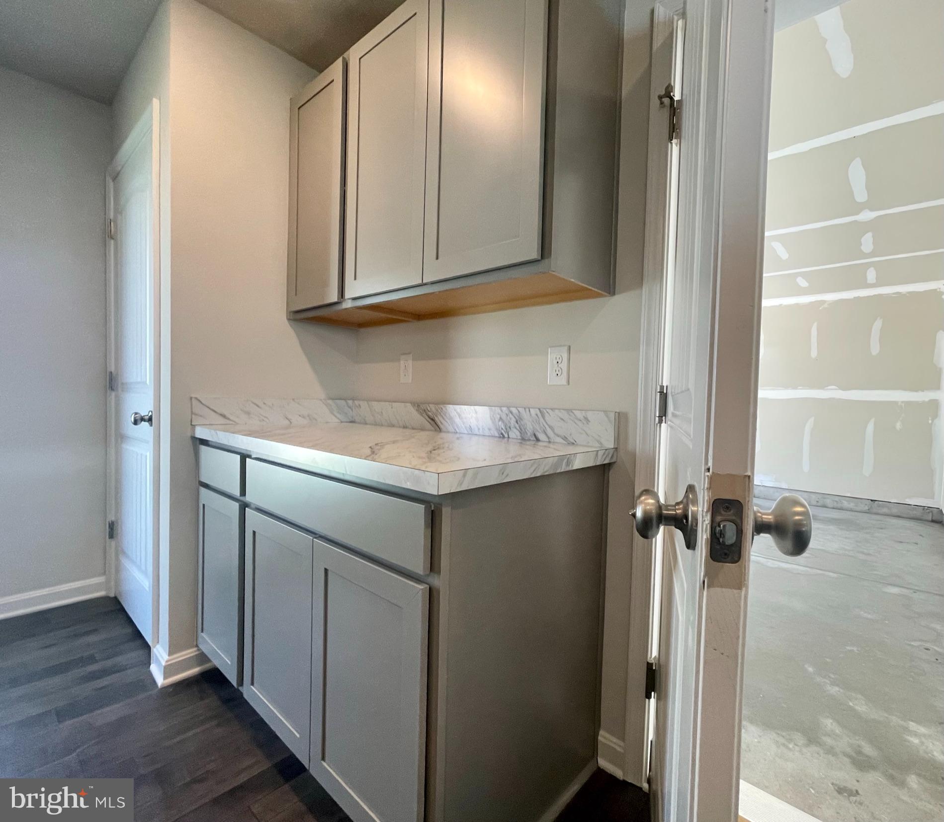 THE GRANARY AT DRAPER FARM - Residential