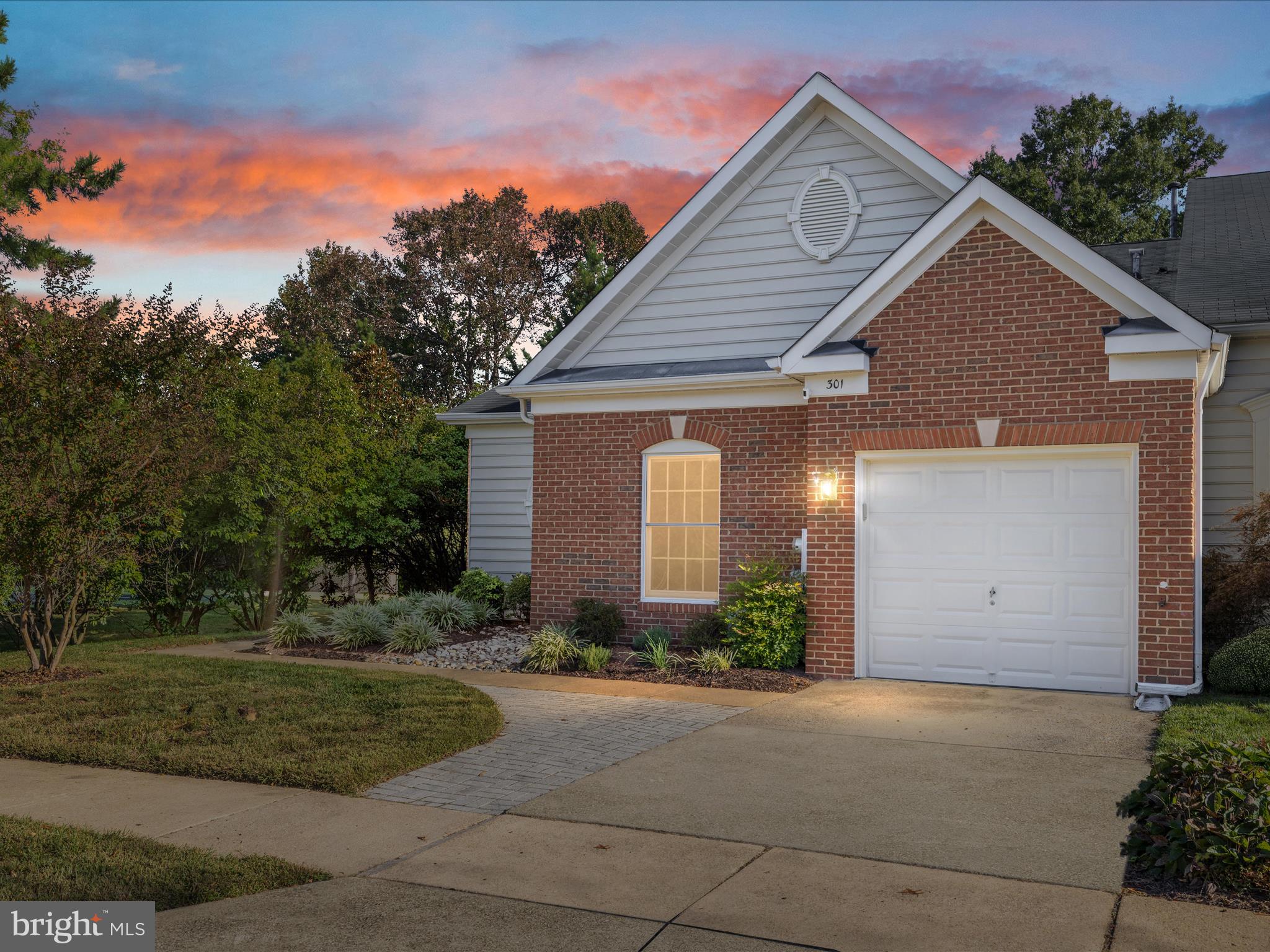 301 COLONY POINT PLACE