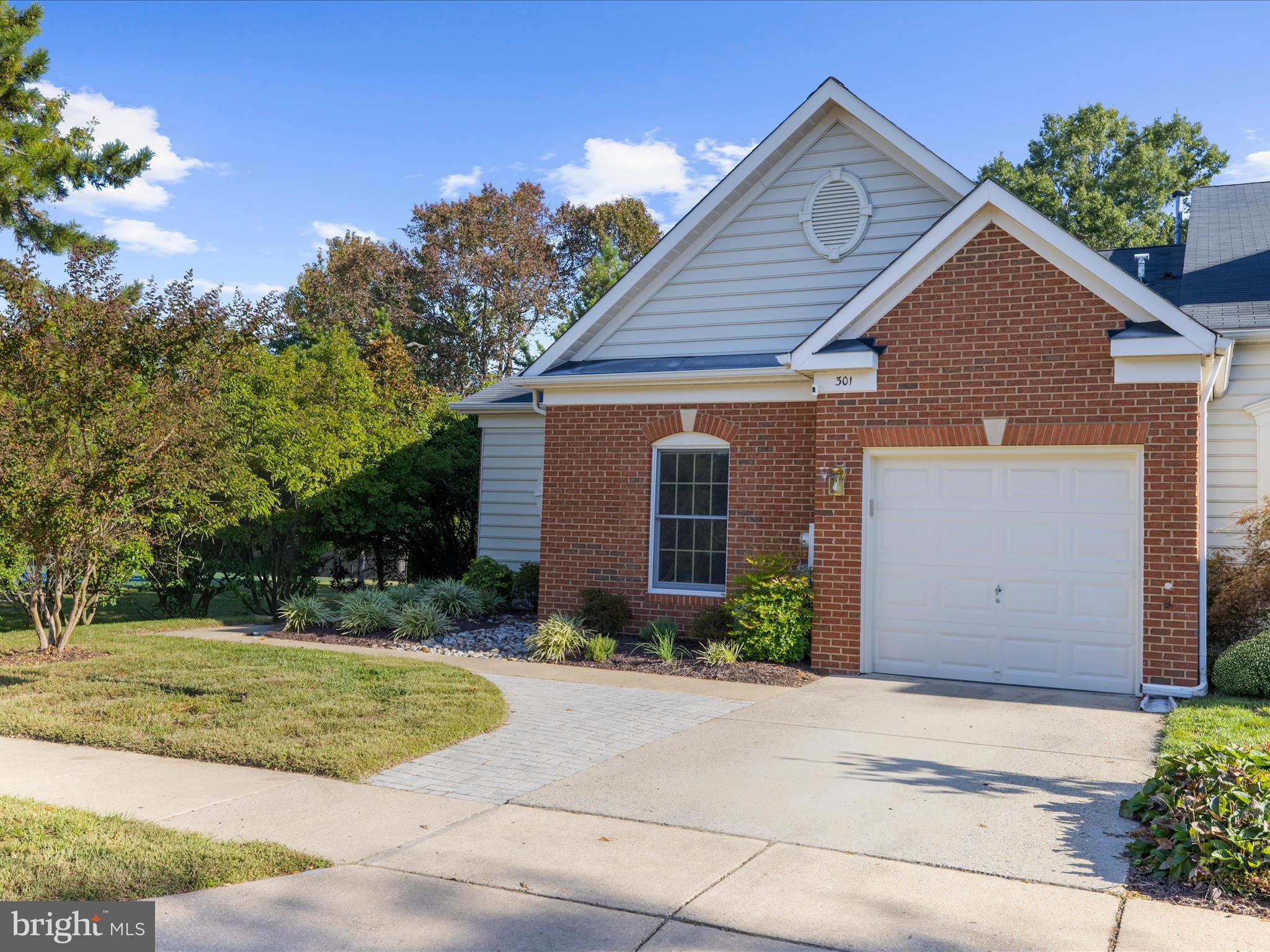 301 COLONY POINT PLACE