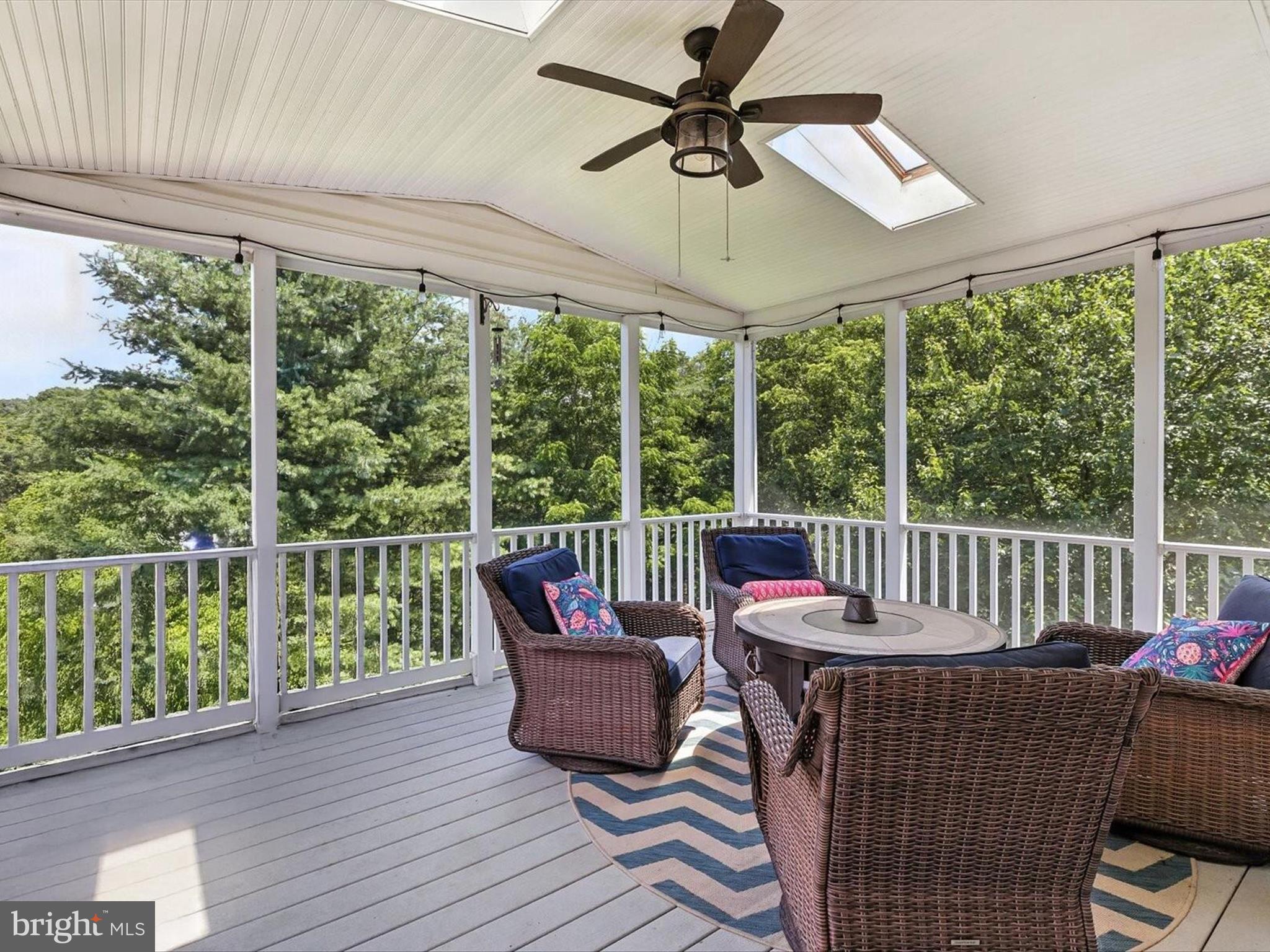 216 RIVERVIEW COURT