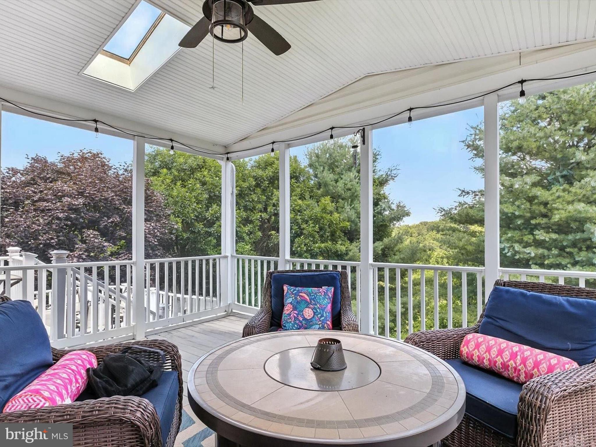 216 RIVERVIEW COURT