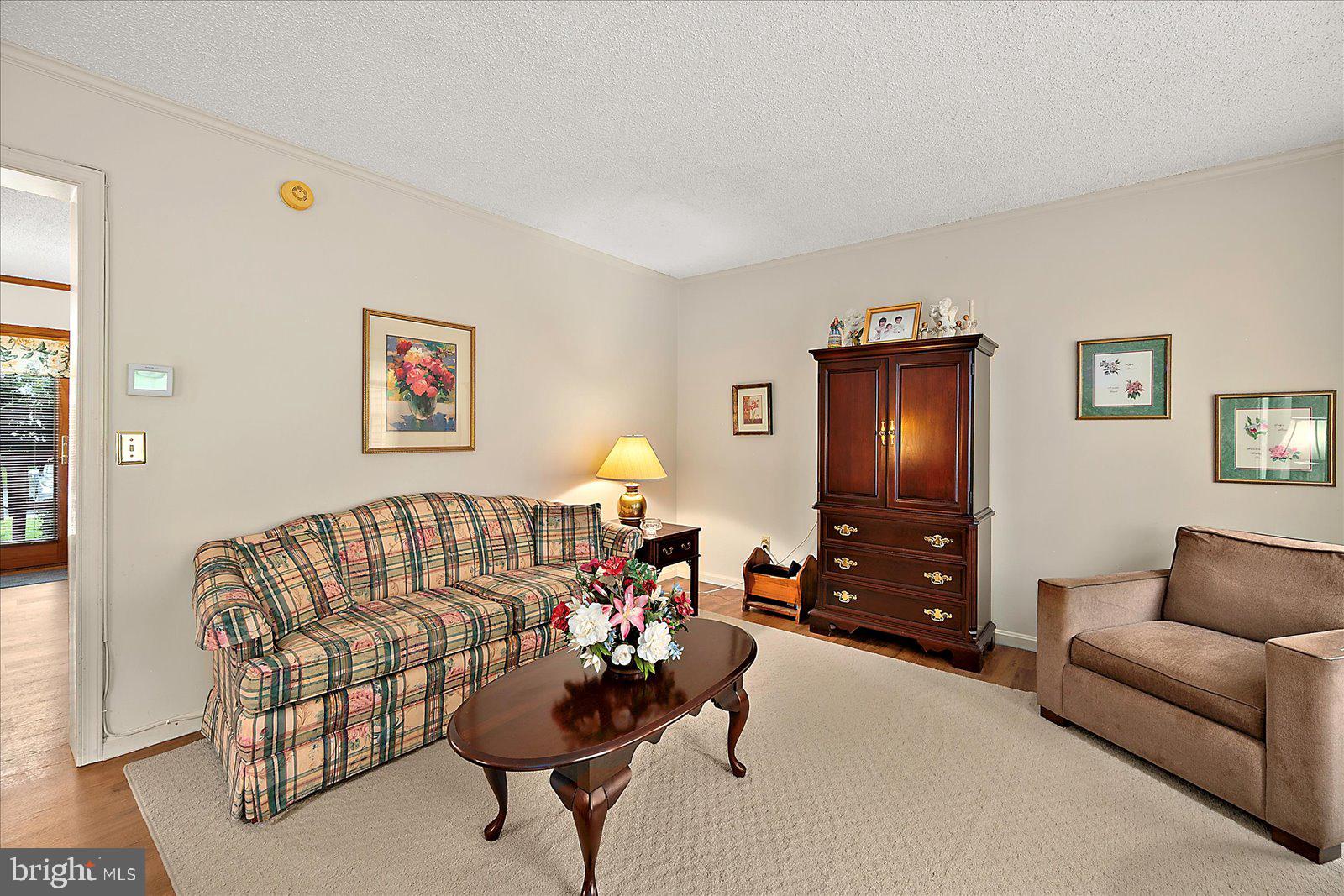 925 SUMAC CIRCLE
