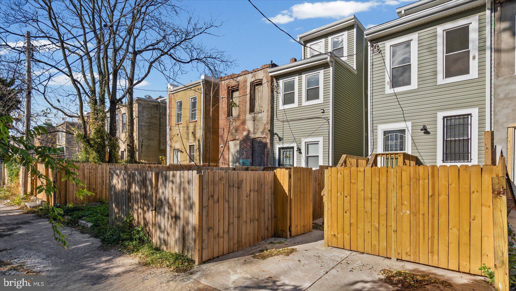 EAST BALTIMORE MIDWAY - Residential