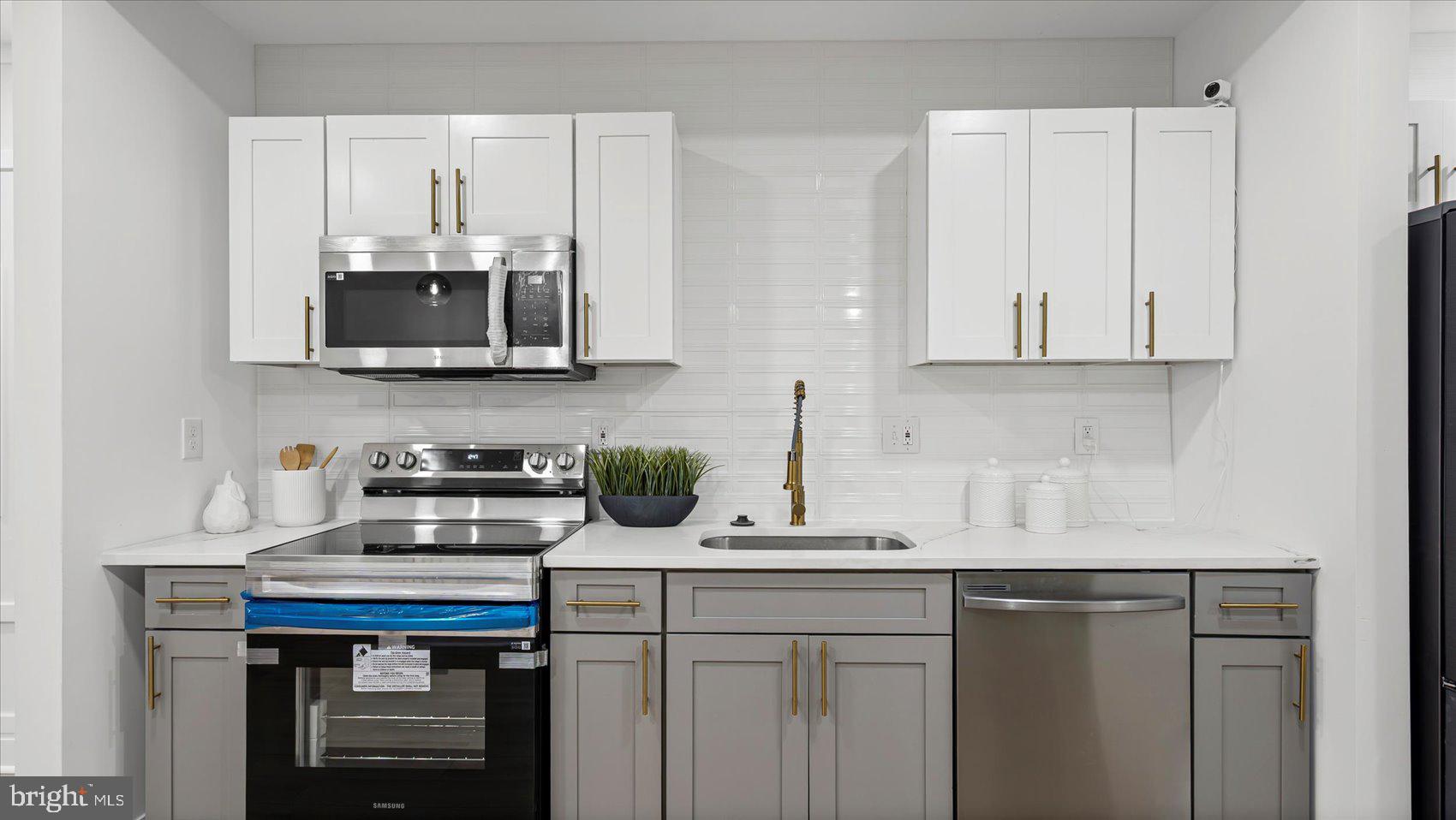 EAST BALTIMORE MIDWAY - Residential