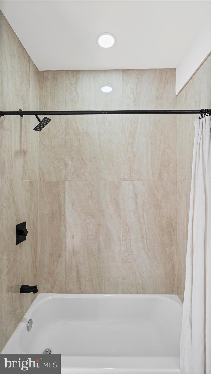 EAST BALTIMORE MIDWAY - Residential