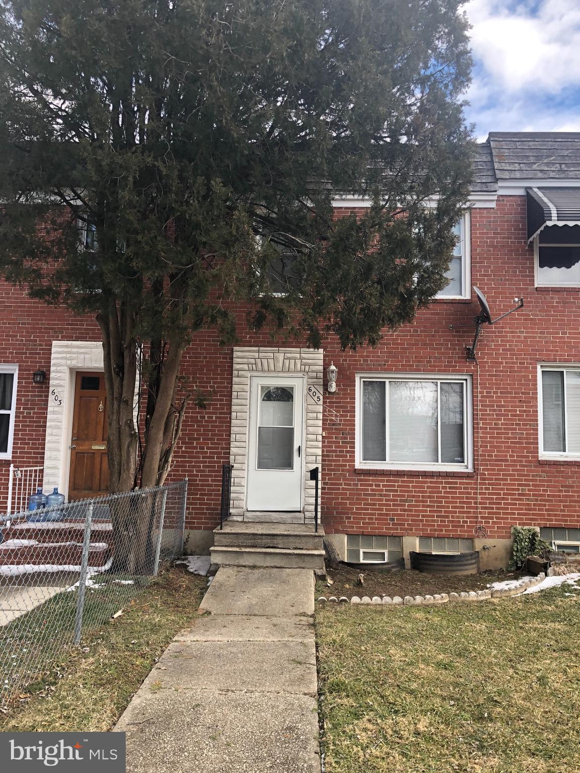 2 Bed I bath Tenant occupied. No interior viewing.As is Condition. Lead Free