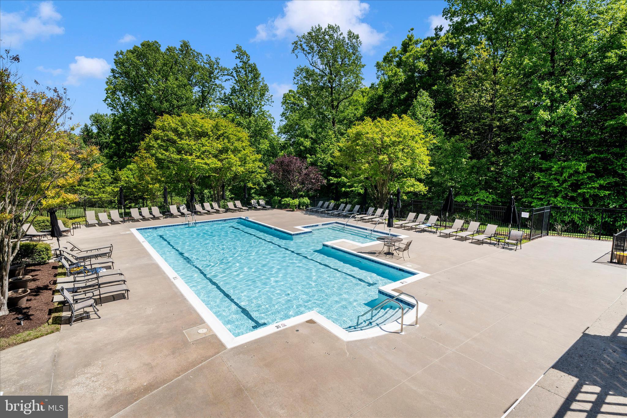 KENDALL OVERLOOK CONDOMINIUMS - Residential