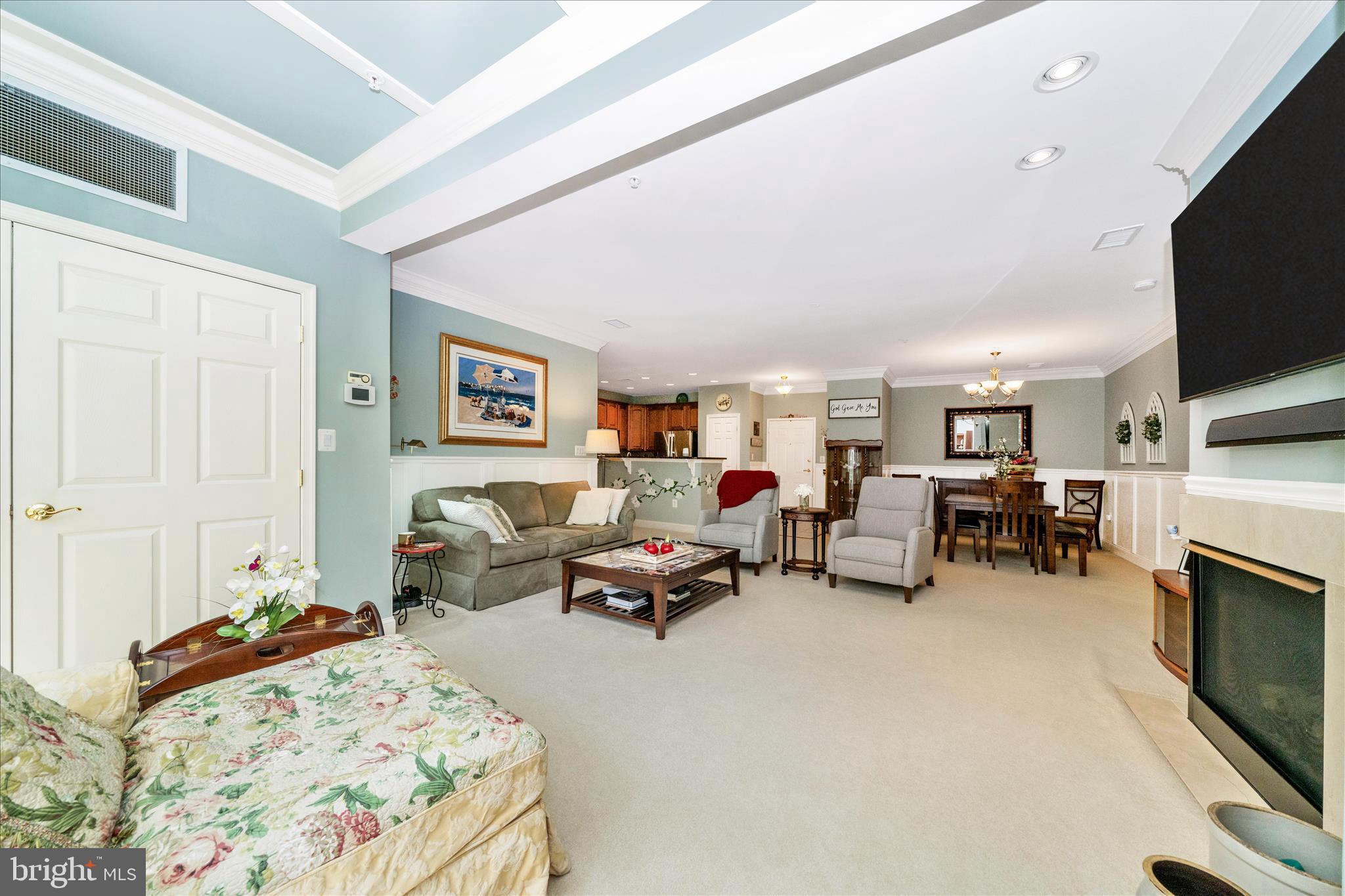KENDALL OVERLOOK CONDOMINIUMS - Residential