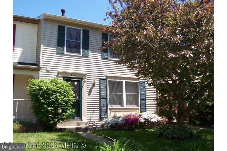 Well maintained town house, 3-levels. Carpet upper stair, wood floor in main level and basement. Newer Kitchen with cabinets and counter top. Nice and convenient community. walking distance to shopping center. min. to I-270 and I-370.